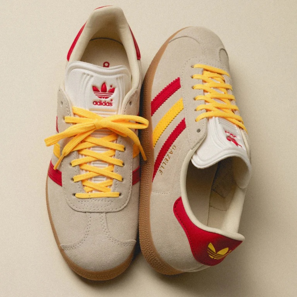 Adidas Originals Gazelle Wonder white and beta scarlet Sneaker